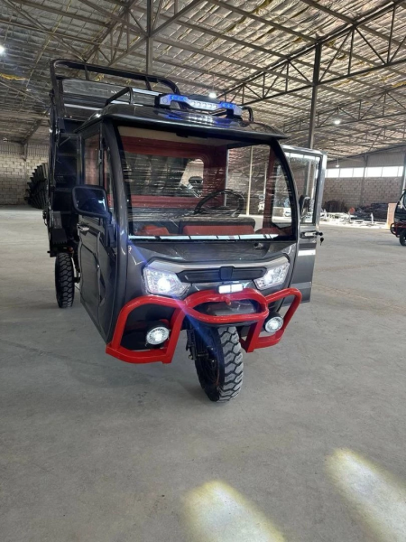 Грузовой электротрицикл с кабиной VOLTOR Кабина 1800 72V 68Ah Грузовой электротрицикл с кабиной VOLTOR Кабина 1800 72V 68Ah
