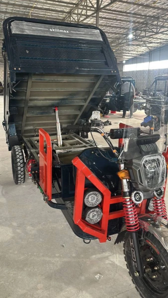 Грузовой электротрицикл VOLTOR D5 гидравлика 1800 (72V 68Ah) Грузовой электротрицикл VOLTOR D5 гидравлика 1800 (72V 68Ah)