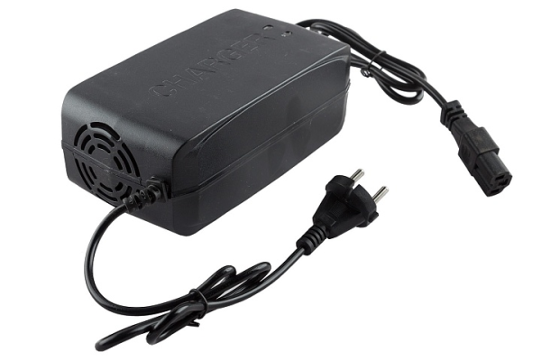 Зарядное устройство для аккумуляторов 60V32Ah 3,8A