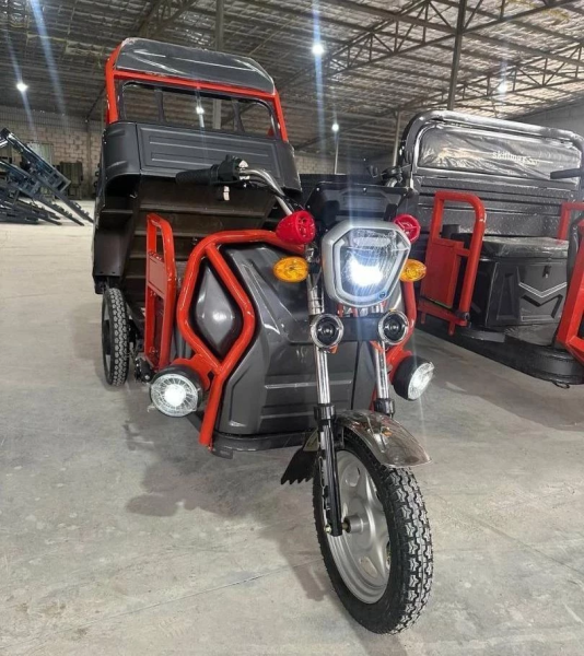 Грузовой электротрицикл VOLTOR Вояж 1100 60V 31Ah Грузовой электротрицикл VOLTOR Вояж 1100 60V 31Ah